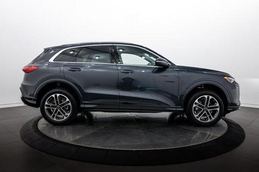 Tambora Gray Metallic 2025 Audi Q5 Premium