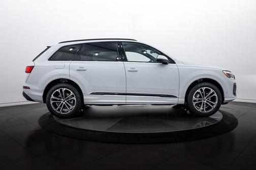 2026 Audi Q7 45 Premium