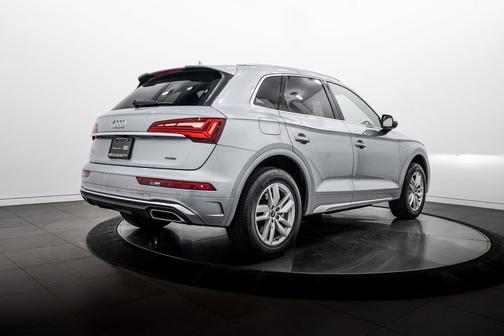 Florett Silver Metallic 2023 Audi Q5 45 S line Premium