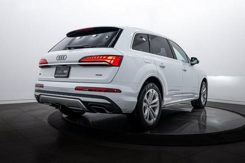 2025 Audi Q7 55 Premium Plus