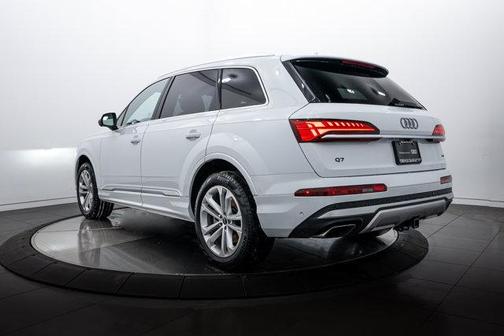 2025 Audi Q7 55 Premium Plus