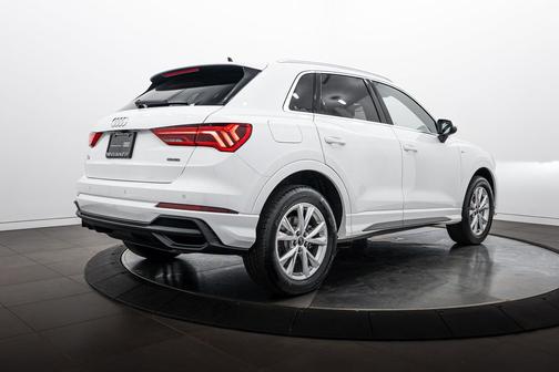 Arkona White 2025 Audi Q3 S line Premium