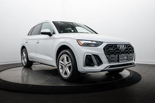 Glacier White Metallic 2024 Audi Q5 e 55 S line Premium Plus