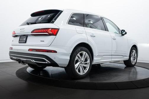 2023 Audi Q7 45 Premium