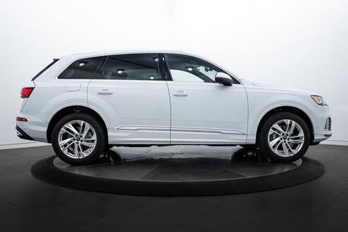 2023 Audi Q7 45 Premium