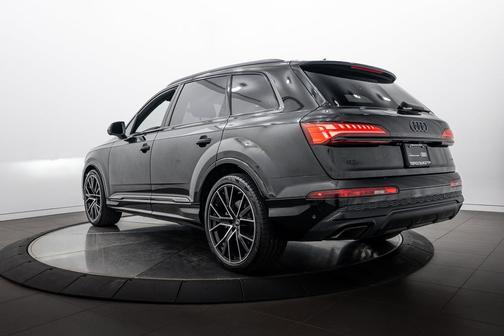 Mythos Black Metallic 2025 Audi Q7 55 Prestige