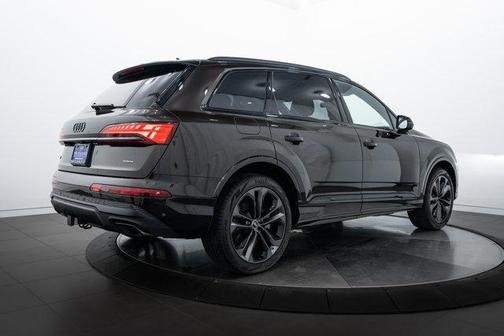 2025 Audi Q7 55 Premium Plus