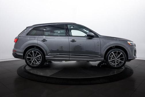 2025 Audi Q7 45 Premium Plus