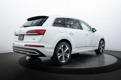 2022 Audi Q7 55 Premium Plus