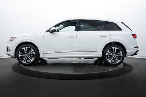 2022 Audi Q7 55 Premium Plus