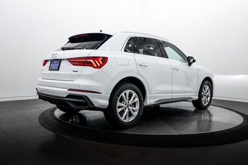 Arkona White 2025 Audi Q3 S line Premium