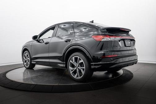 Mythos Black Metallic 2023 Audi Q4 e-tron Prestige