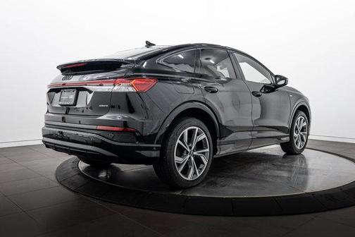 Mythos Black Metallic 2023 Audi Q4 e-tron Prestige