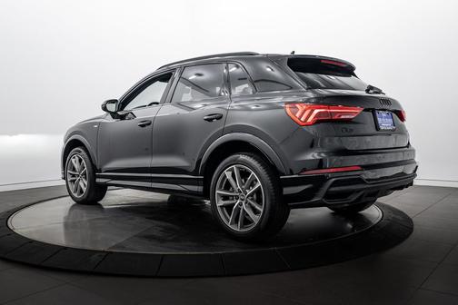 Mythos Black Metallic 2025 Audi Q3 S line Premium