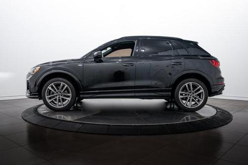 Mythos Black Metallic 2022 Audi Q3 45 S line Premium
