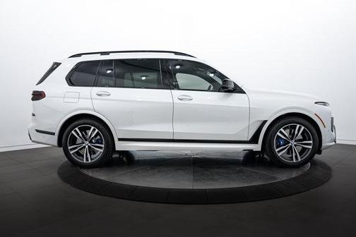 2025 BMW X7 M60i