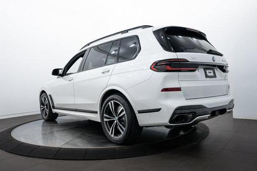 2025 BMW X7 M60i