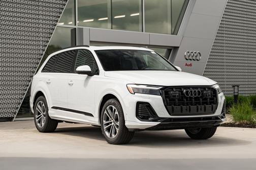 Glacier White 2026 Audi Q7 45 Premium