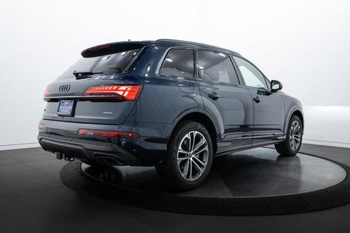 2025 Audi Q7 45 Premium Plus