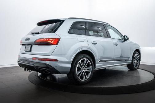2025 Audi Q7 45 Premium Plus