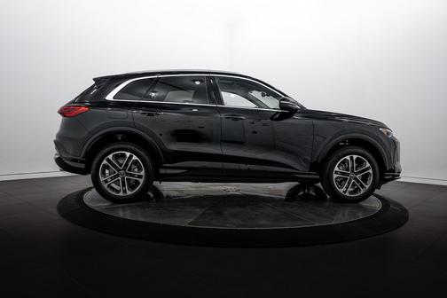 Mythos Black Metallic 2025 Audi Q5 Premium