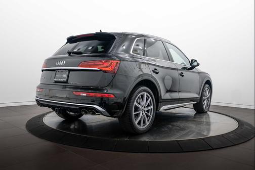 Mythos Black Metallic 2023 Audi SQ5 3.0T Premium Plus