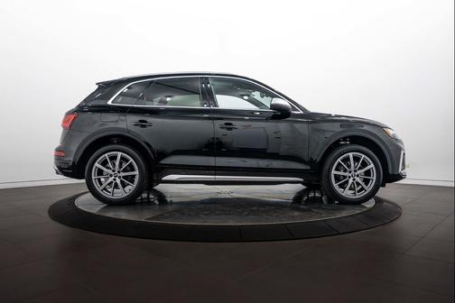 Mythos Black Metallic 2023 Audi SQ5 3.0T Premium Plus