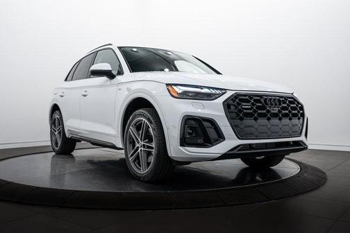 Glacier White Metallic 2023 Audi Q5 55 S line Prestige
