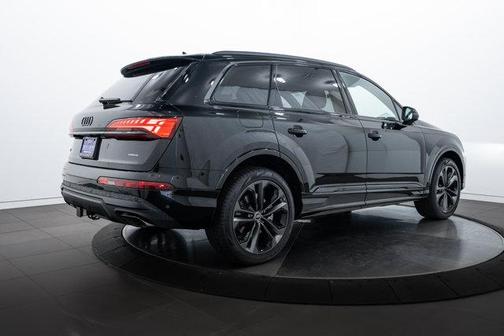 2025 Audi Q7 55 Premium Plus