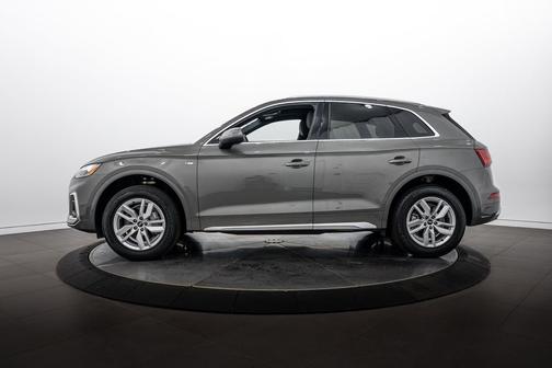 Chronos Gray Metallic 2023 Audi Q5 45 S line Premium