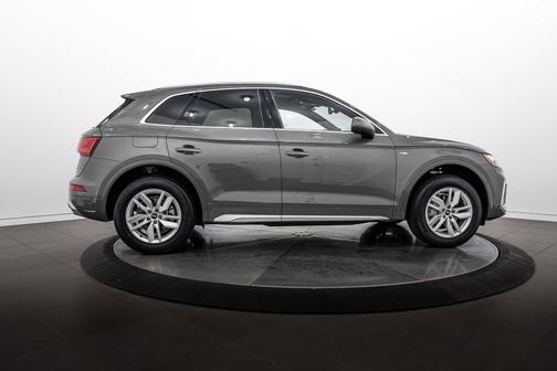 Chronos Gray Metallic 2023 Audi Q5 45 S line Premium
