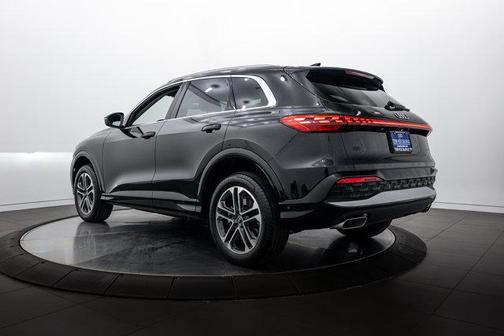Mythos Black Metallic 2025 Audi Q5 Premium