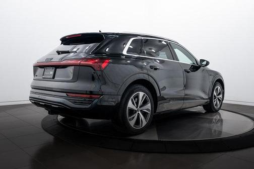 2024 Audi Q8 e-tron Premium Plus