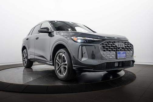 Tambora Gray Metallic 2025 Audi Q5 Premium