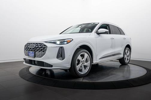 Glacier White Metallic 2025 Audi Q5 Premium Plus