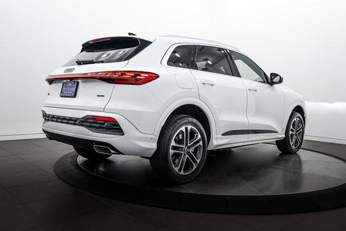 Arkona White 2025 Audi Q5 Premium