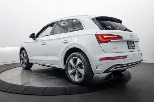 Glacier White Metallic 2024 Audi Q5 40 Premium Plus