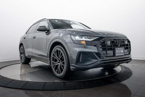 Daytona Gray Pearl Effect 2023 Audi Q8 55 Prestige