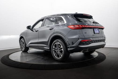 Tambora Gray Metallic 2025 Audi Q5 Premium Plus