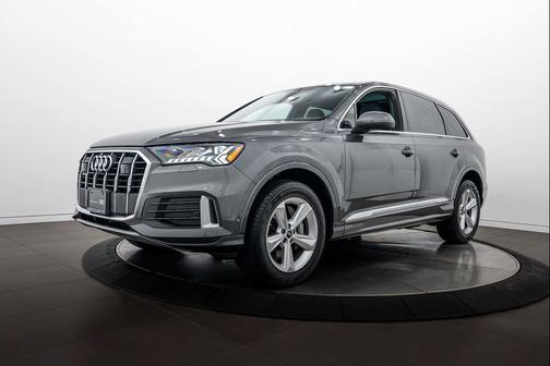 Samurai Gray Metallic 2023 Audi Q7 45 Premium Plus