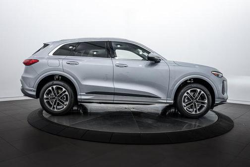 Florett Silver Metallic 2025 Audi Q5 Premium Plus