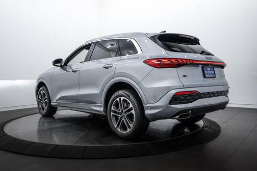 Florett Silver Metallic 2025 Audi Q5 Premium Plus