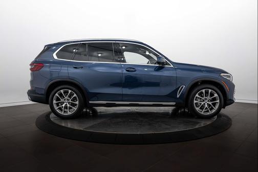Phytonic Blue Metallic 2020 BMW X5 xDrive40i