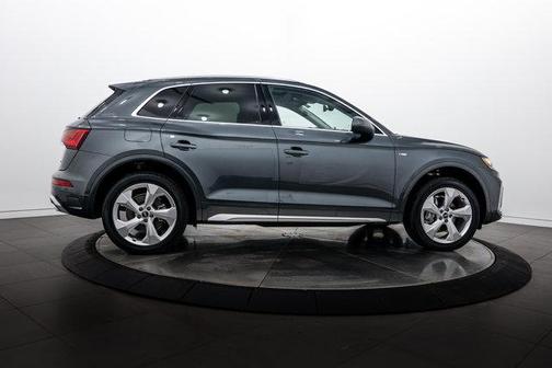 Daytona Gray Pearl Effect 2023 Audi Q5 45 S line Premium Plus