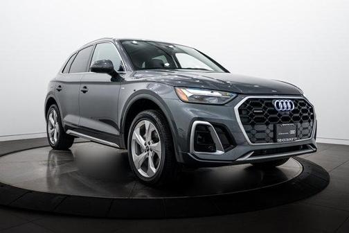 Daytona Gray Pearl Effect 2023 Audi Q5 45 S line Premium Plus