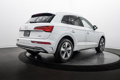 Glacier White Metallic 2025 Audi Q5 40 Premium Plus