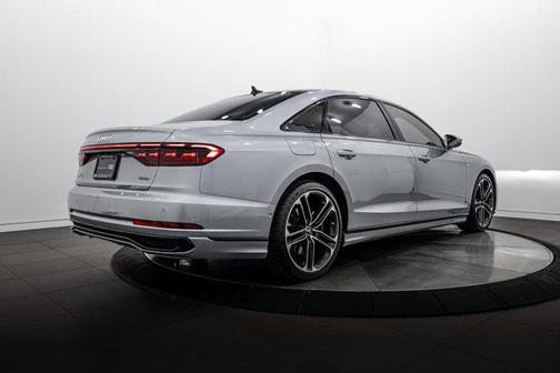 Florett Silver Metallic 2025 Audi A8 L 55 (Tiptronic)