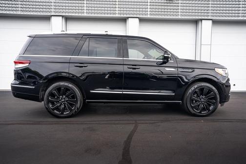 Infinite Black Metallic Clearcoat 2023 Lincoln Navigator Reserve