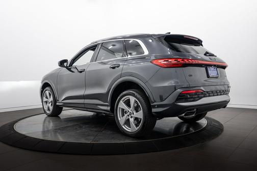 Tambora Gray Metallic 2025 Audi Q5 Premium Plus
