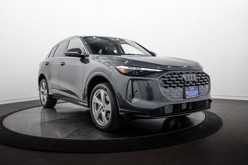 Tambora Gray Metallic 2025 Audi Q5 Premium Plus